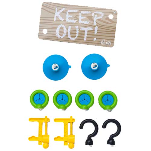 De losse onderdelen van de pl-ug tent kit, waaronder een 'KEEP OUT!' bord, zuignappen, klemmen en haken.