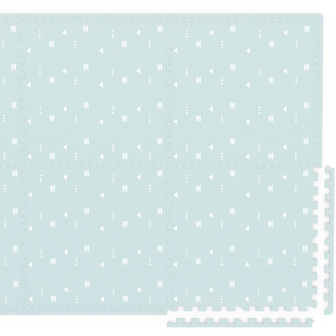 play&go foam speelmat met een lichtblauw geometrisch patroon van driehoeken en strepen.