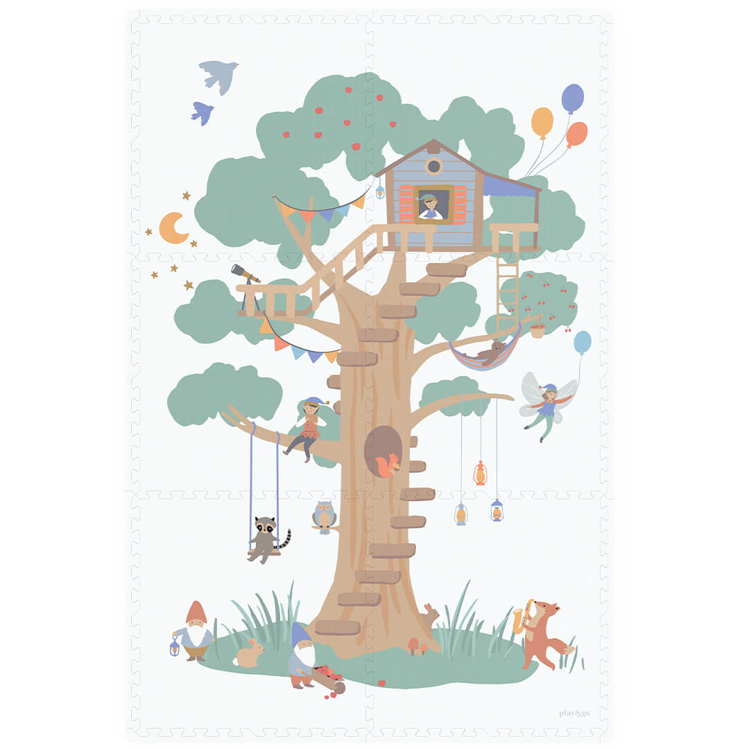 play&go foam speelmat met een gedetailleerde illustratie van een boomhut met dieren en figuren.