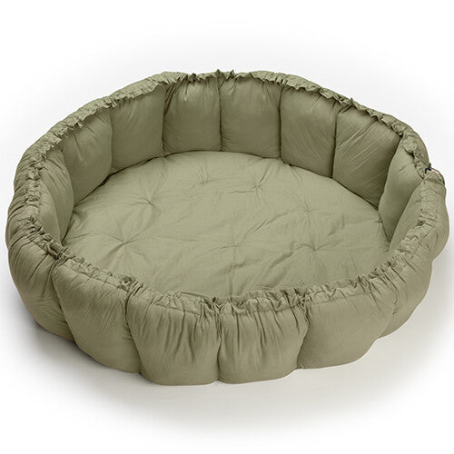 play&go 3-in-1 speelkleed coco in meadow green, rond en opgevuld, in de vorm van een babynestje.