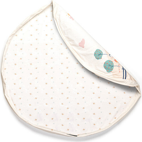 Het play&go speelkleed is deels opgevouwen en toont de effen achterkant met een subtiel patroon.