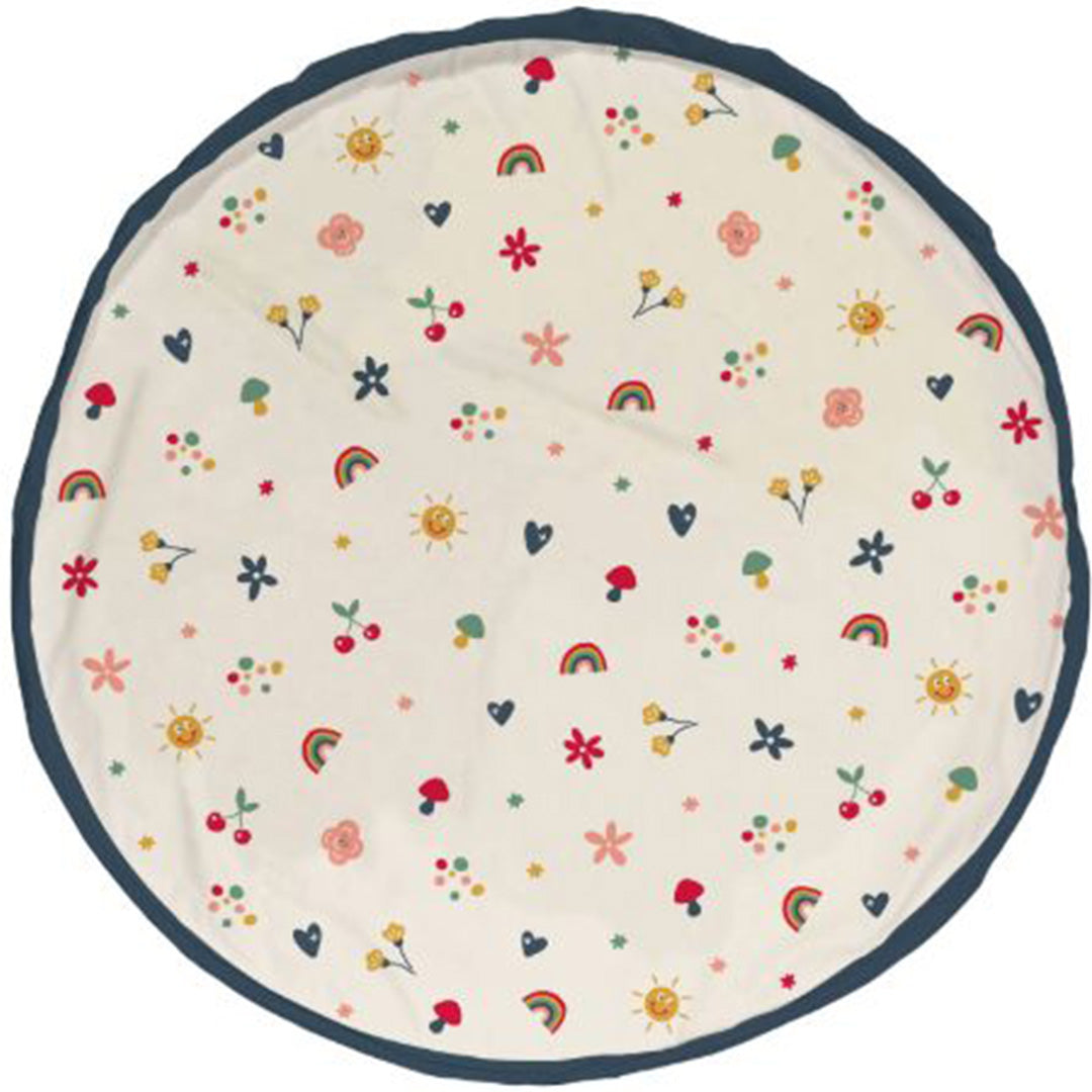 Het play&go speelkleed met bloemen, harten en regenbogen, volledig uitgespreid en van bovenaf gezien.