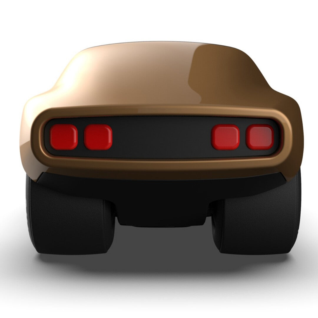 Playforever bronzen speelgoed raceauto, van achteren gezien met rode achterlichten.