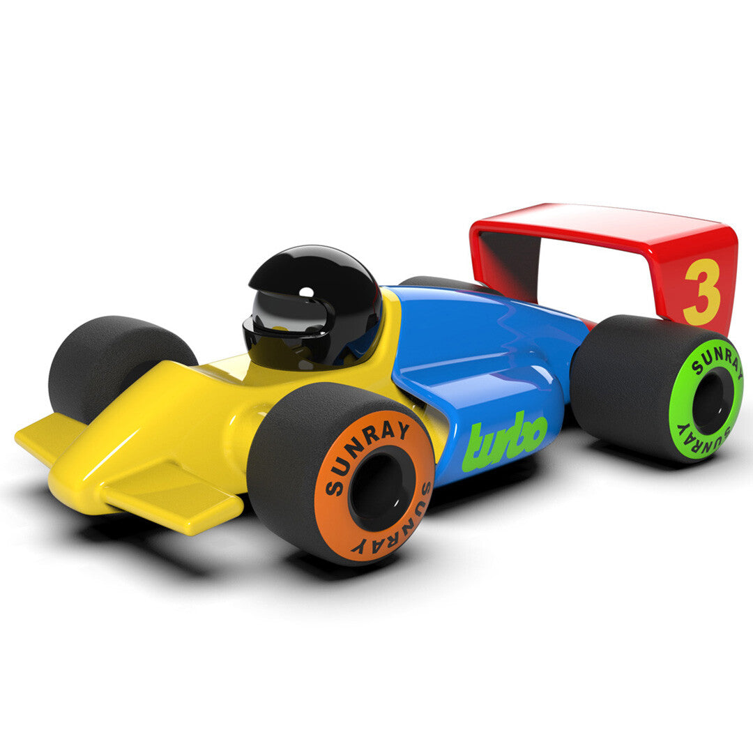 Playforever raceauto Turbo Miami, veelkleurig met nummer 3 op de achtervleugel, schuin van voren gefotografeerd.