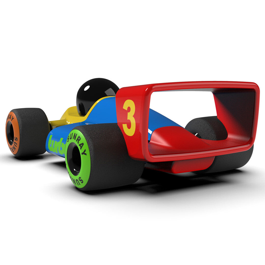 Playforever raceauto Turbo Miami, veelkleurig met nummer 3 op de achtervleugel, schuin van achteren gefotografeerd.