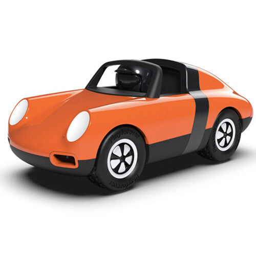 Playforever speelgoedauto Luft Biba in oranje en zwart, schuin van voren gefotografeerd op een witte achtergrond.