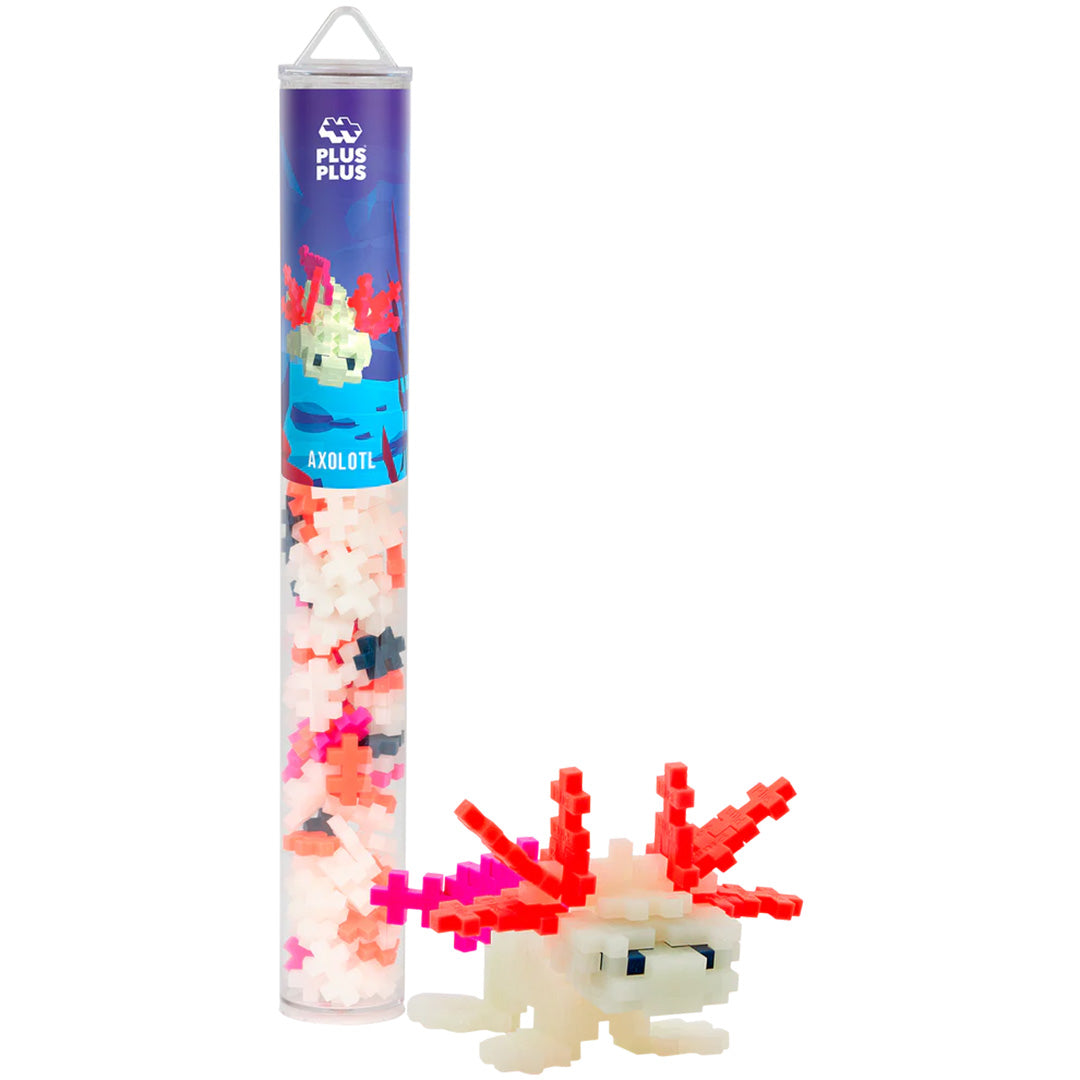 Plus-Plus bouwblokken axolotl set met een transparante koker en een gebouwde axolotl figuur.