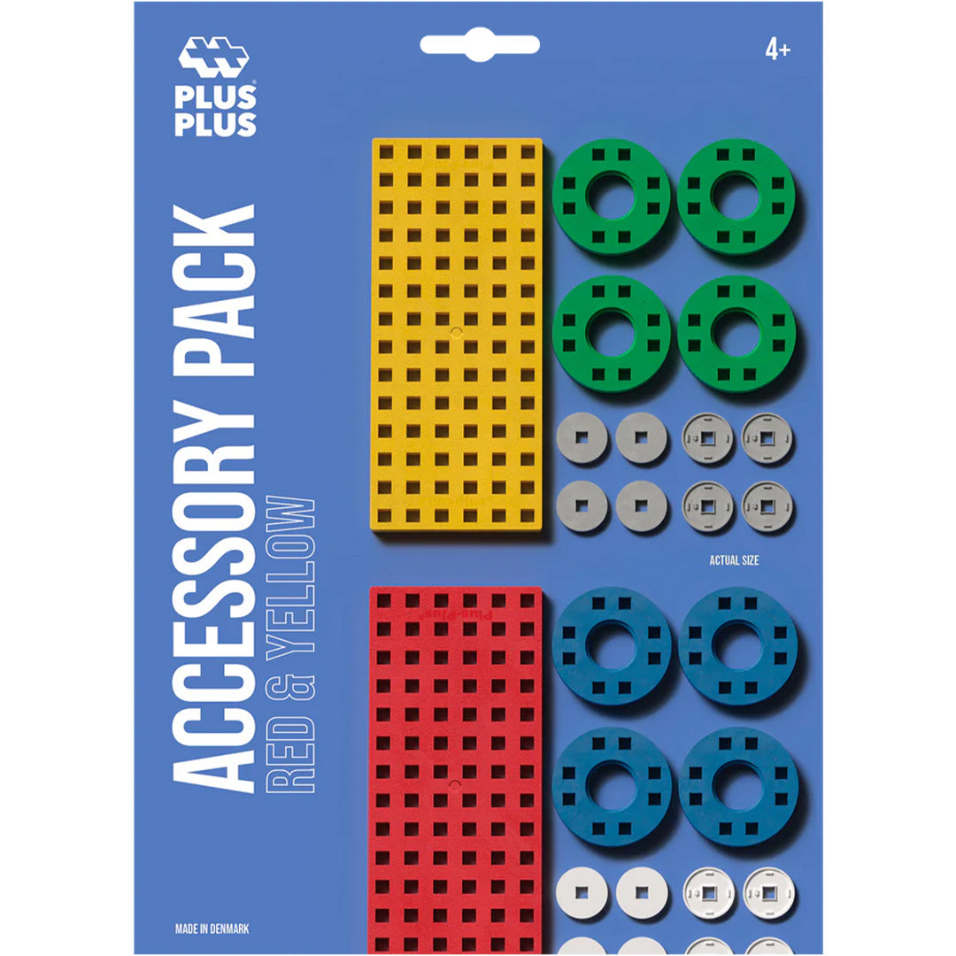 Voorkant van de Plus-Plus accessoireverpakking met rode en gele bouwplaten en groene en blauwe wielen.