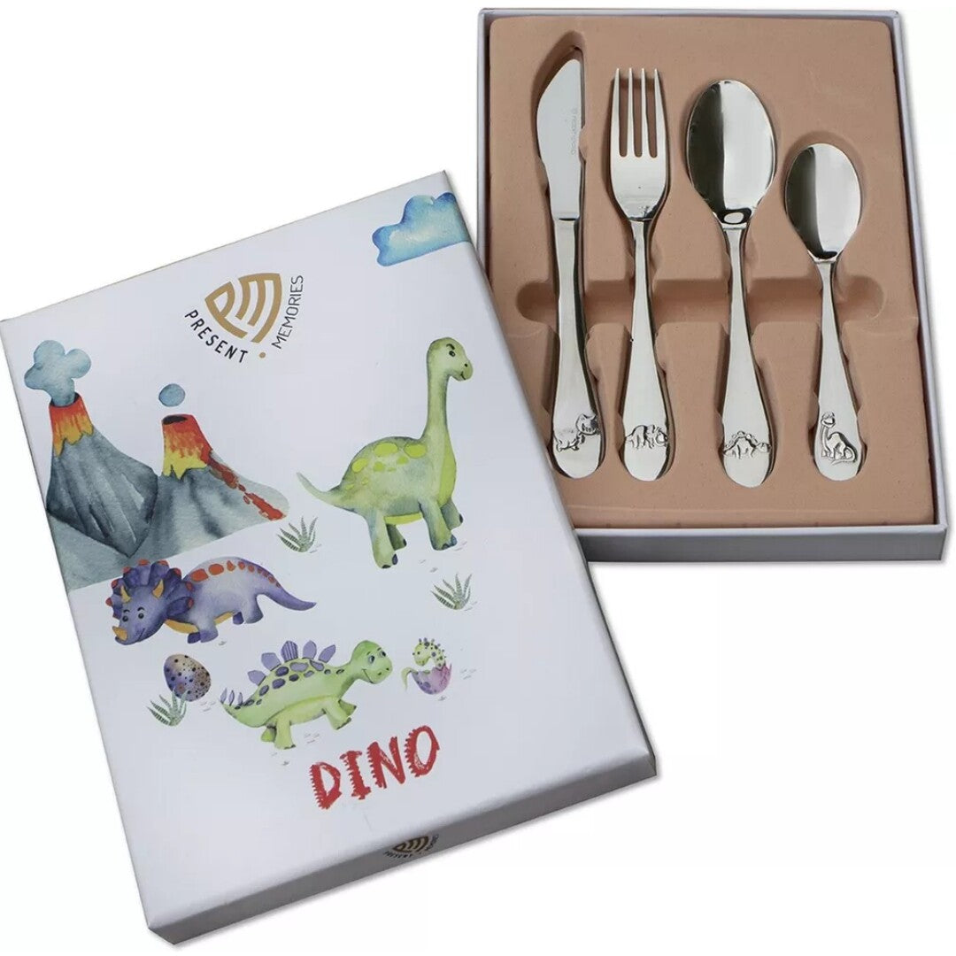 Present Memories kinderbestek met dinosaurusgravures in de open verpakking, naast de doos met dinosaurusafbeeldingen.
