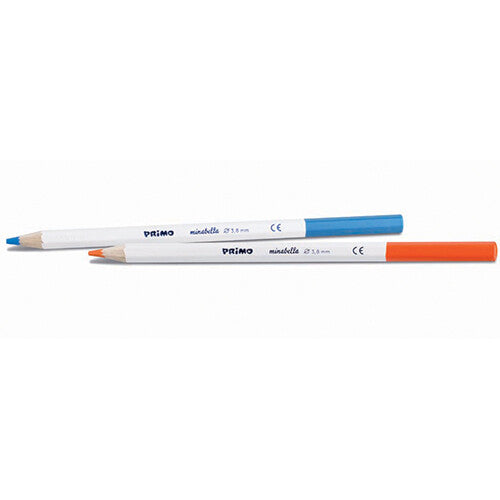 Twee Primo Minabella kleurpotloden, een blauwe en een oranje, liggen naast elkaar.