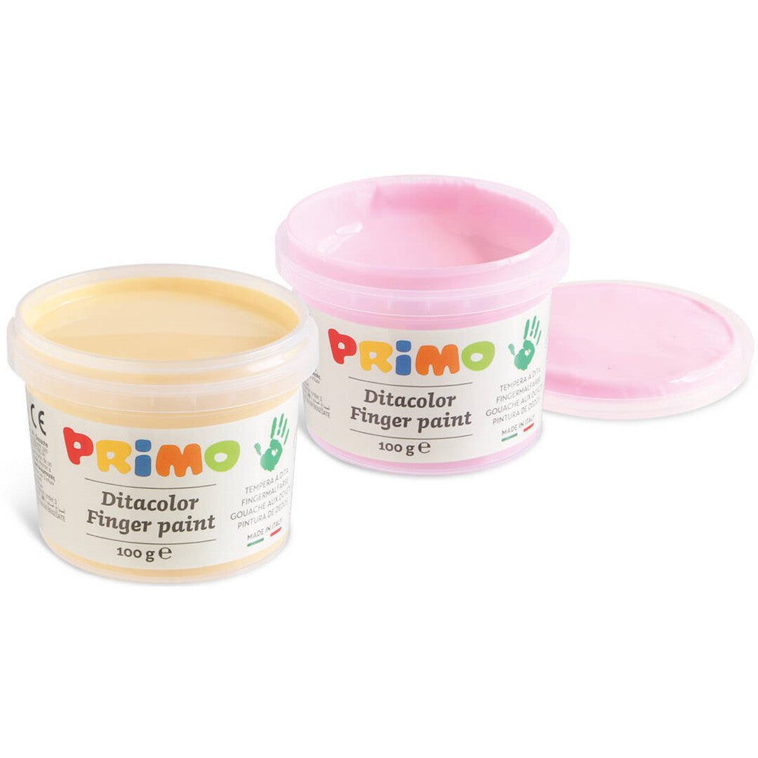 Twee gesloten potjes Primo vingerverf in pastelgeel en pastelroze, met de deksel van het roze potje ernaast.