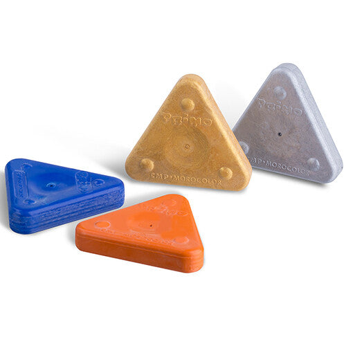 Vier Primo driehoekige waskrijtjes in de kleuren blauw, oranje, goud en grijs.