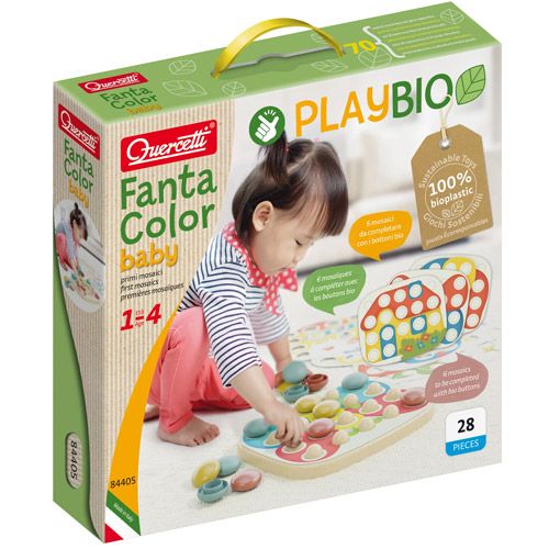 De verpakking van de Quercetti PlayBio mozaïekpuzzel voor baby's, met een afbeelding van een kind dat ermee speelt.