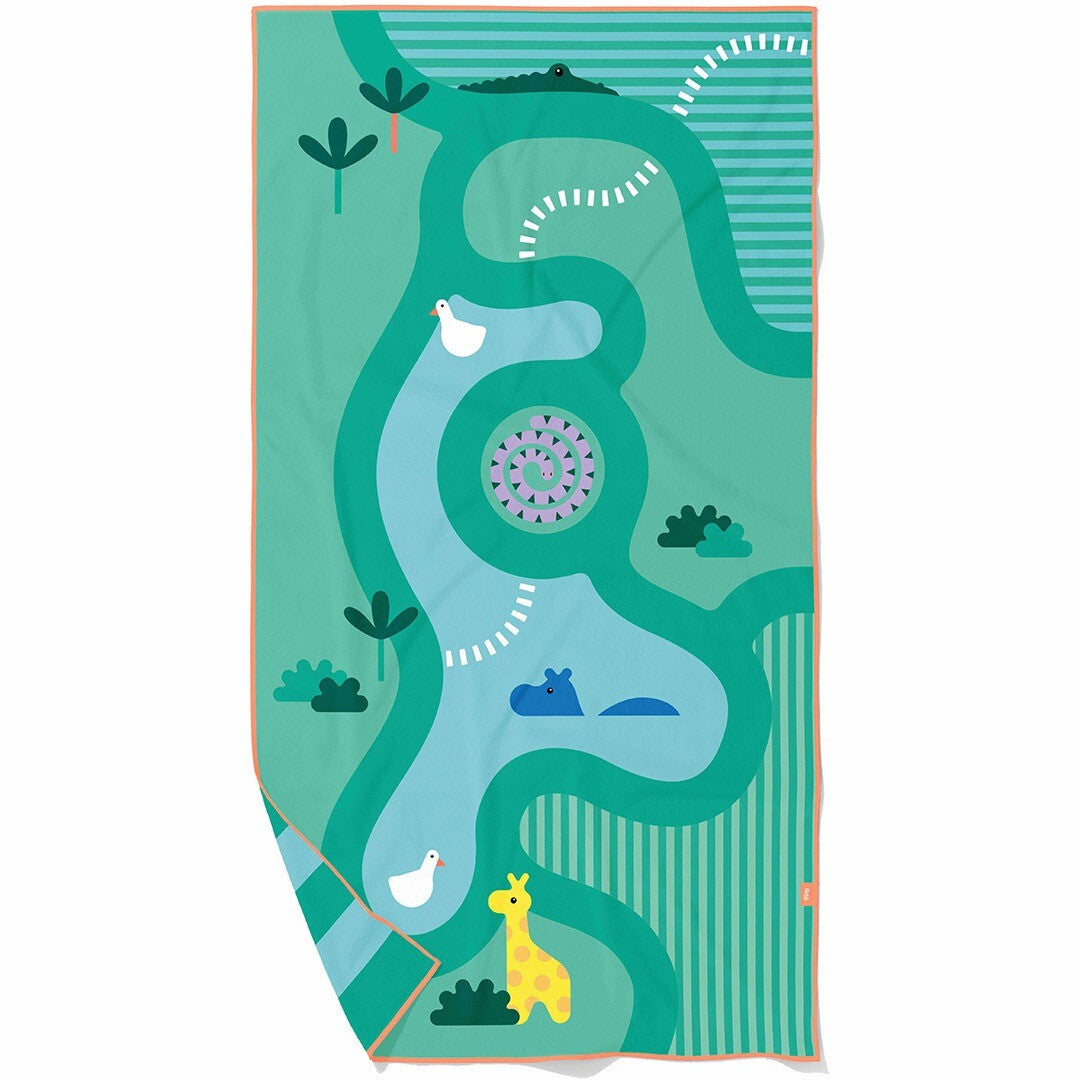 quut speelhanddoek met een groen safari-thema, inclusief dieren en een waterbaan.