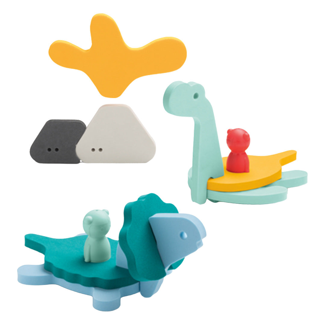 Quut badpuzzel dino wereld met losse schuimstukken van een dinosaurus, leeuw en abstracte vormen.
