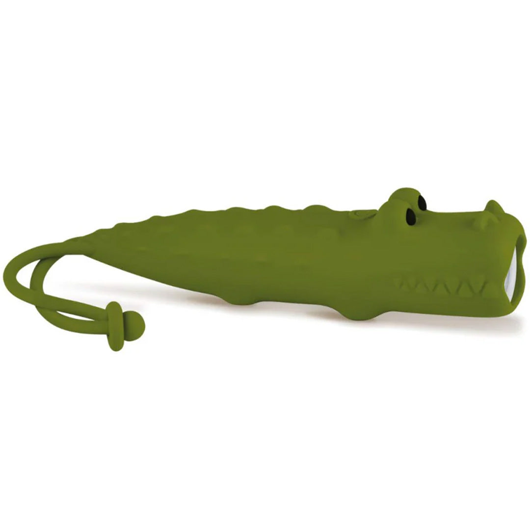 Een groene rabbit & friends zaklamp in de vorm van een krokodil met een lus aan de staart.