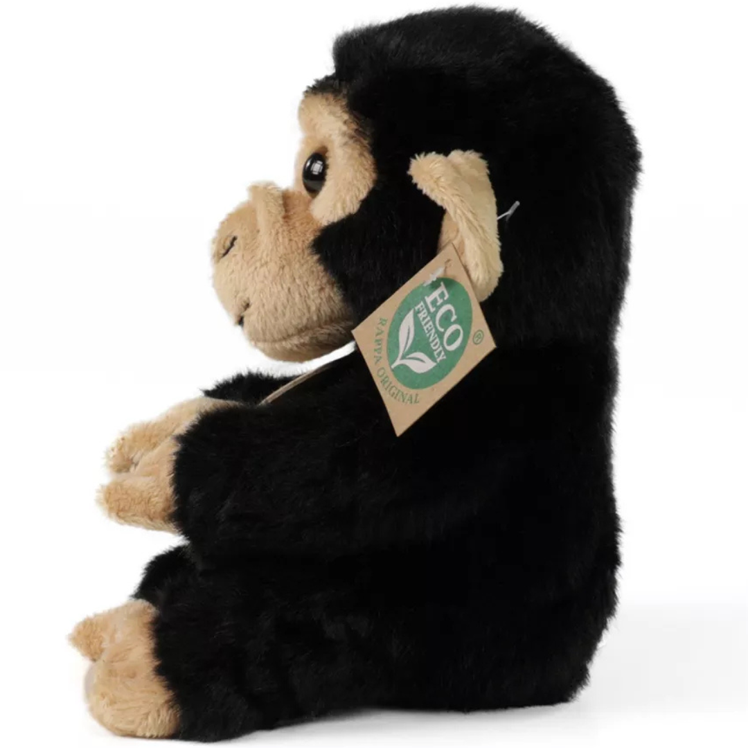 Rappa pluchen chimpansee knuffel, zittend en van de zijkant gezien, met productlabels.