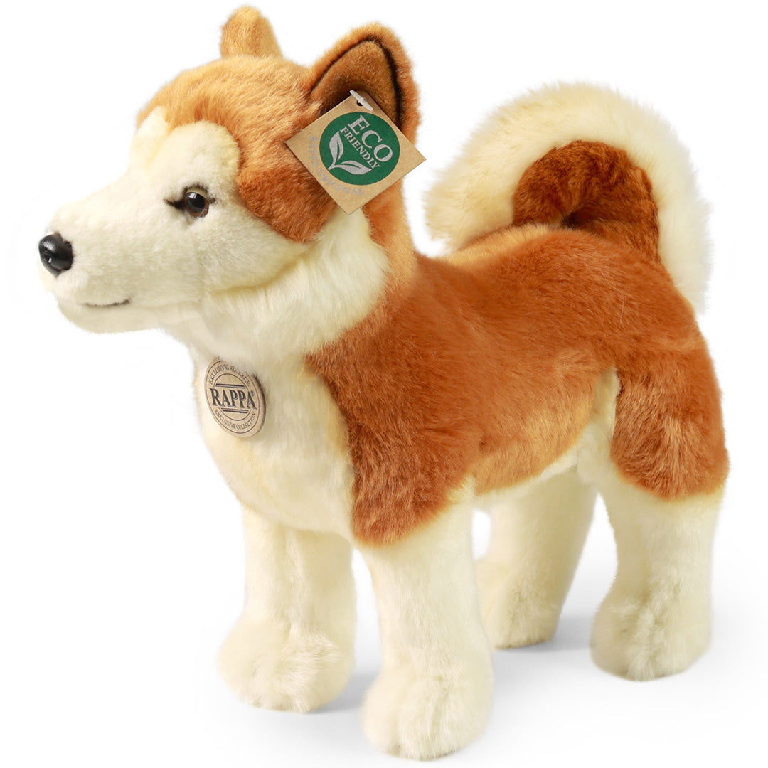 Rappa pluchen Akita Inu hond, bruin en wit, schuin van voren gefotografeerd.