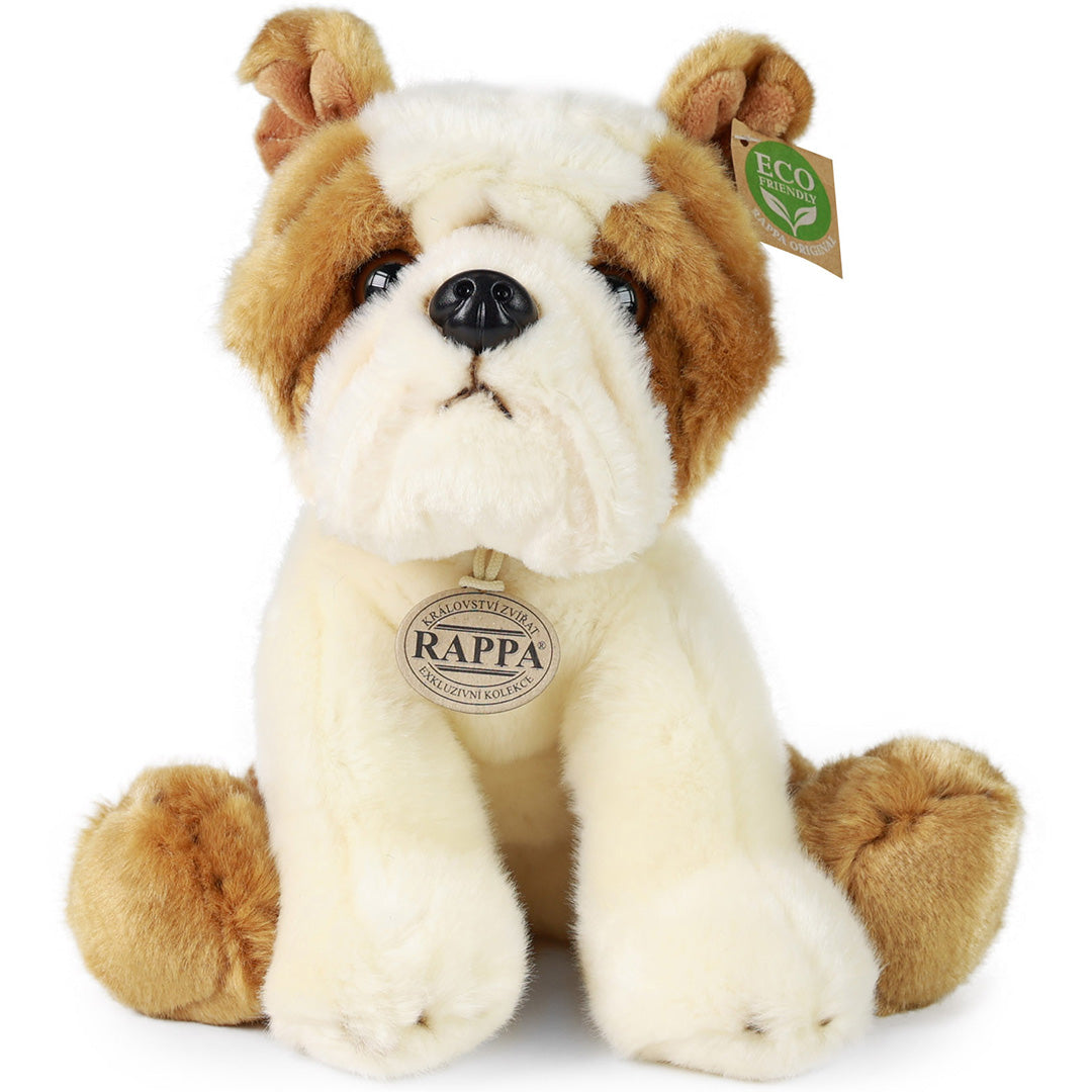 Rappa knuffelhond bulldog van pluche, zittend en recht van voren gefotografeerd.