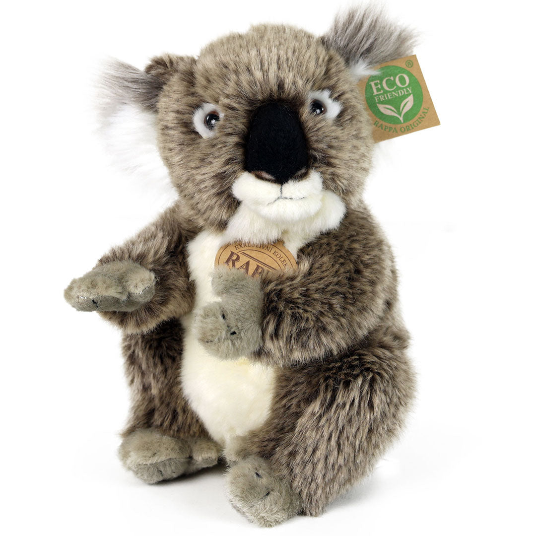 Rappa pluchen koala knuffel zittend, schuin van voren gefotografeerd.