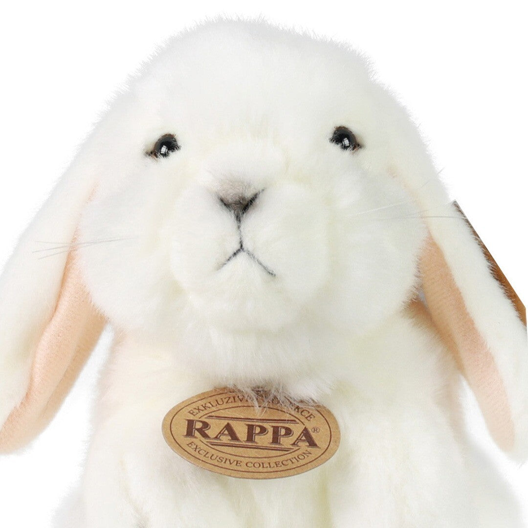 Detailopname van het gezicht van het Rappa witte pluchen konijn.