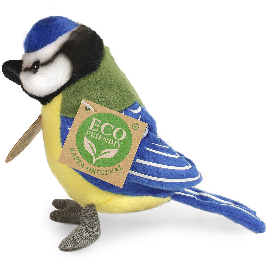 Rappa knuffelkoolmees, een veelkleurig pluchen speelgoed vogeltje, zittend met een ecologisch label aan de zijkant.
