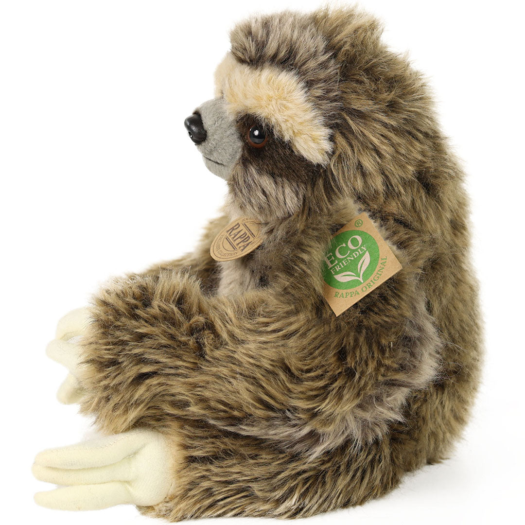 Rappa pluchen luiaard knuffel zittend en van de zijkant gefotografeerd.