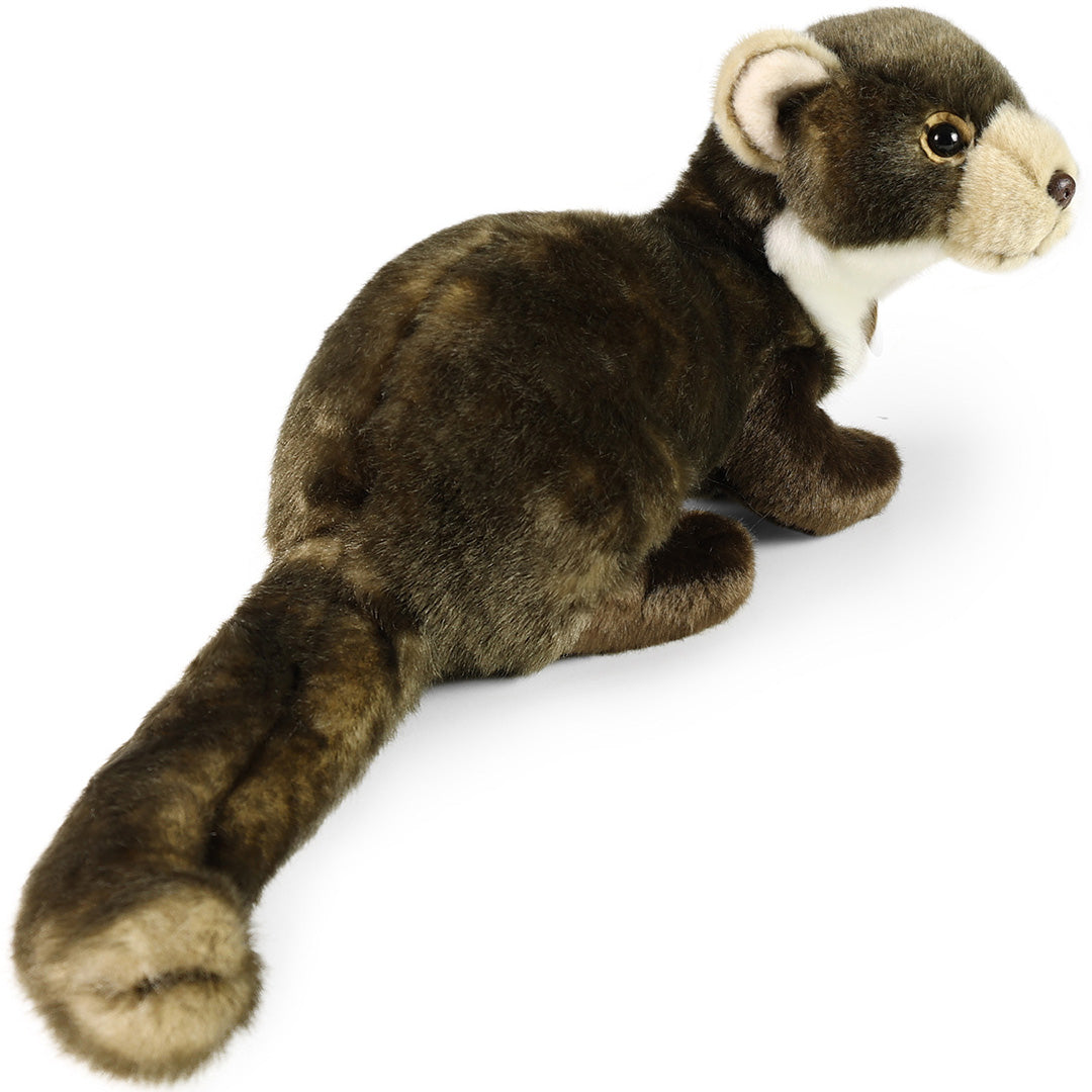 Rappa pluchen marter knuffel, liggend en van achteren gezien, met lange staart.
