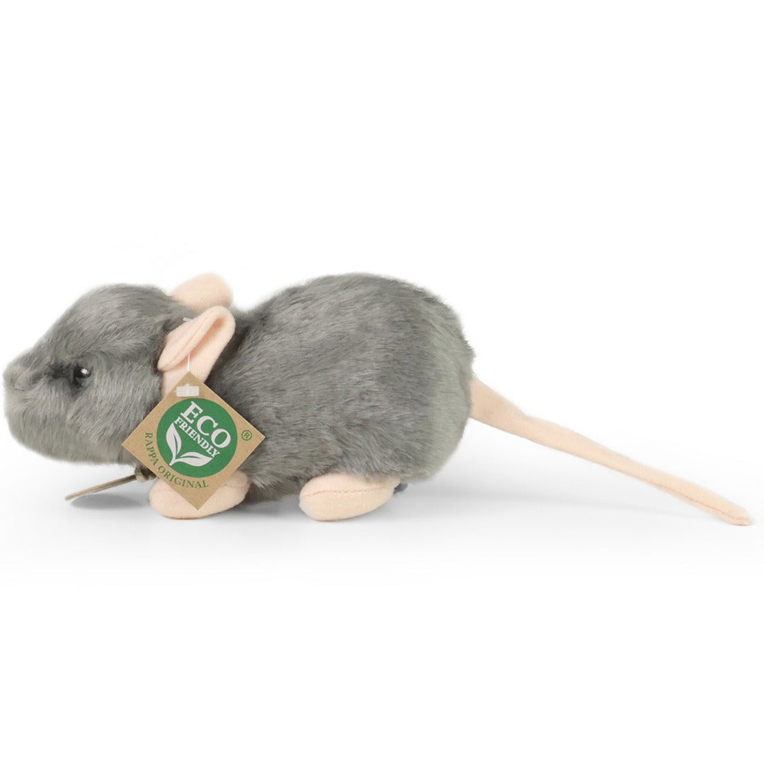 Rappa knuffelmuis van grijs pluche met een 'Eco Friendly' label, van de zijkant gefotografeerd.