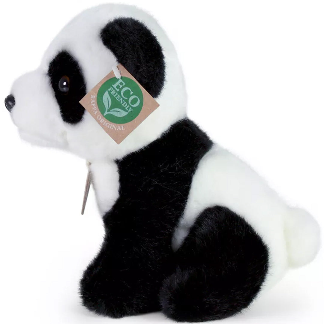 Rappa pluchen panda knuffel, zittend en van de zijkant gezien met labels.