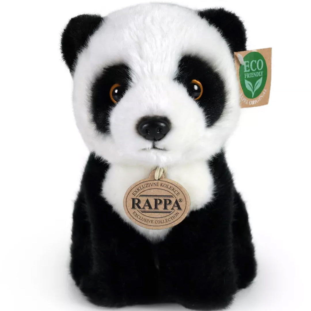 Rappa pluchen panda knuffel, zittend en recht van voren gezien met labels.