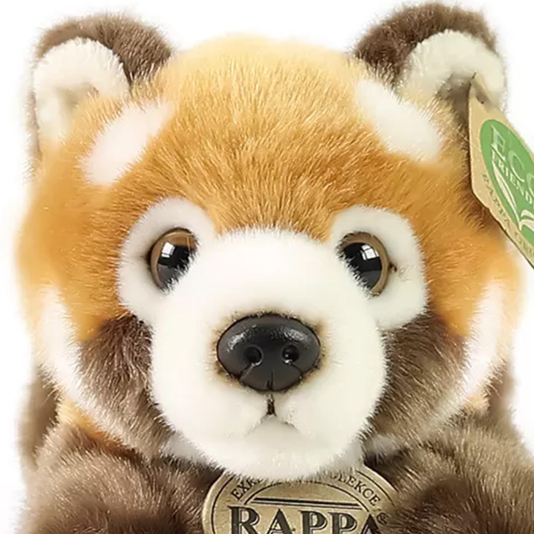 Detailopname van het gezicht van de Rappa pluchen rode panda knuffel.
