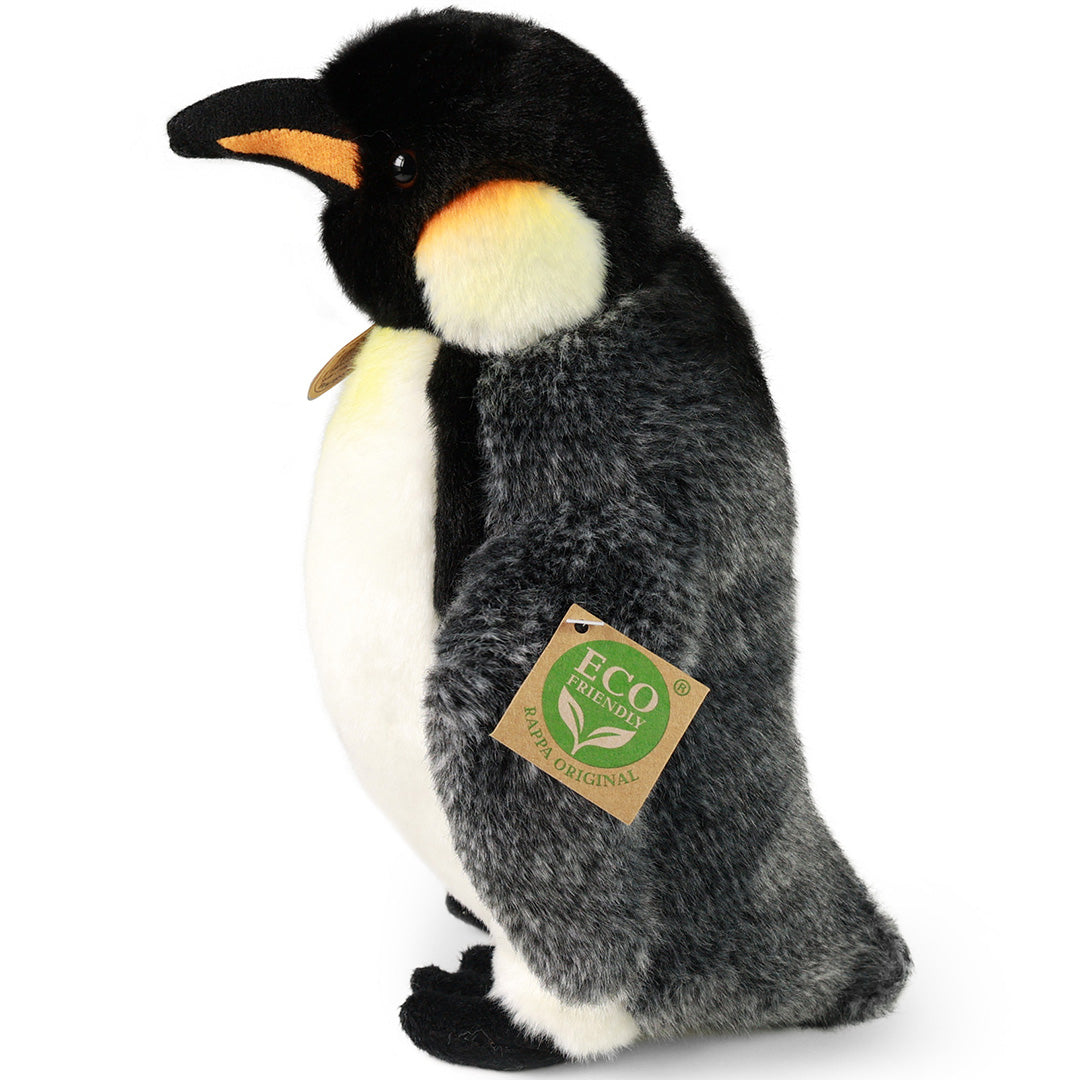 Rappa pluchen pinguïn knuffel met een eco-tag aan de zijkant, schuin van achteren op een witte achtergrond.