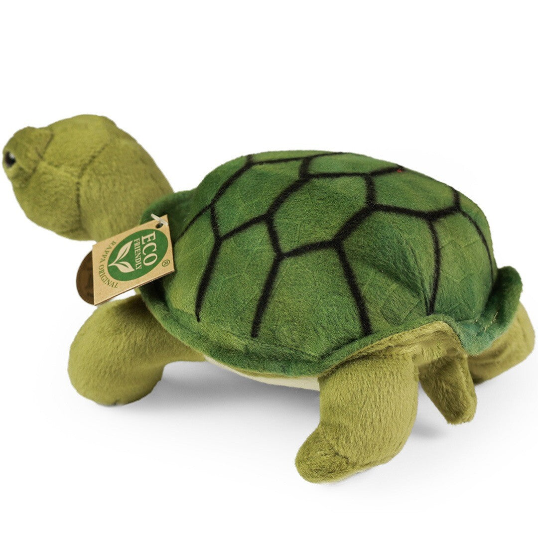 Rappa pluchen schildpad met tags, schuin van de zijkant gefotografeerd.
