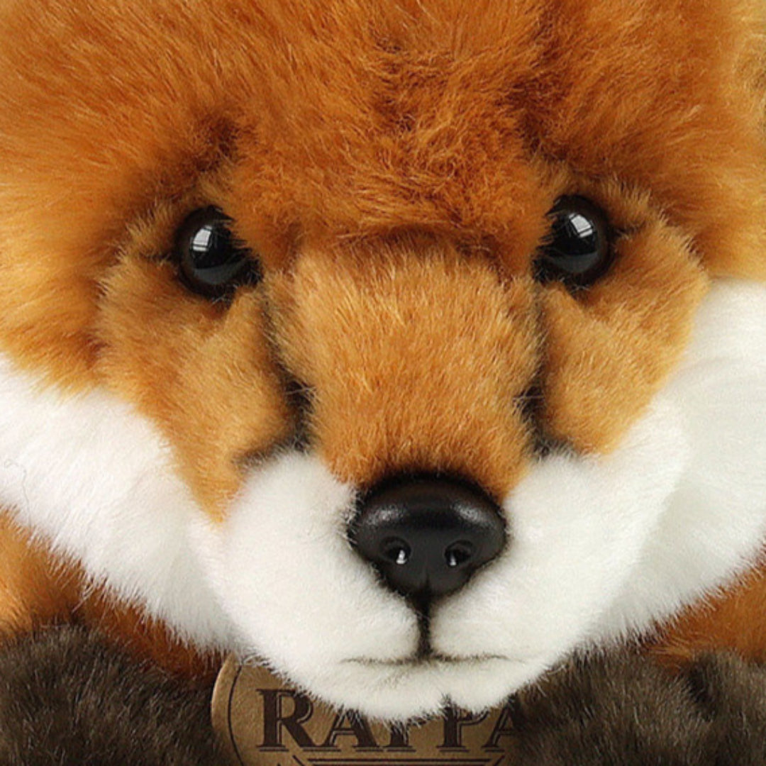 Close-up van het gezicht van de Rappa pluchen vos knuffel.