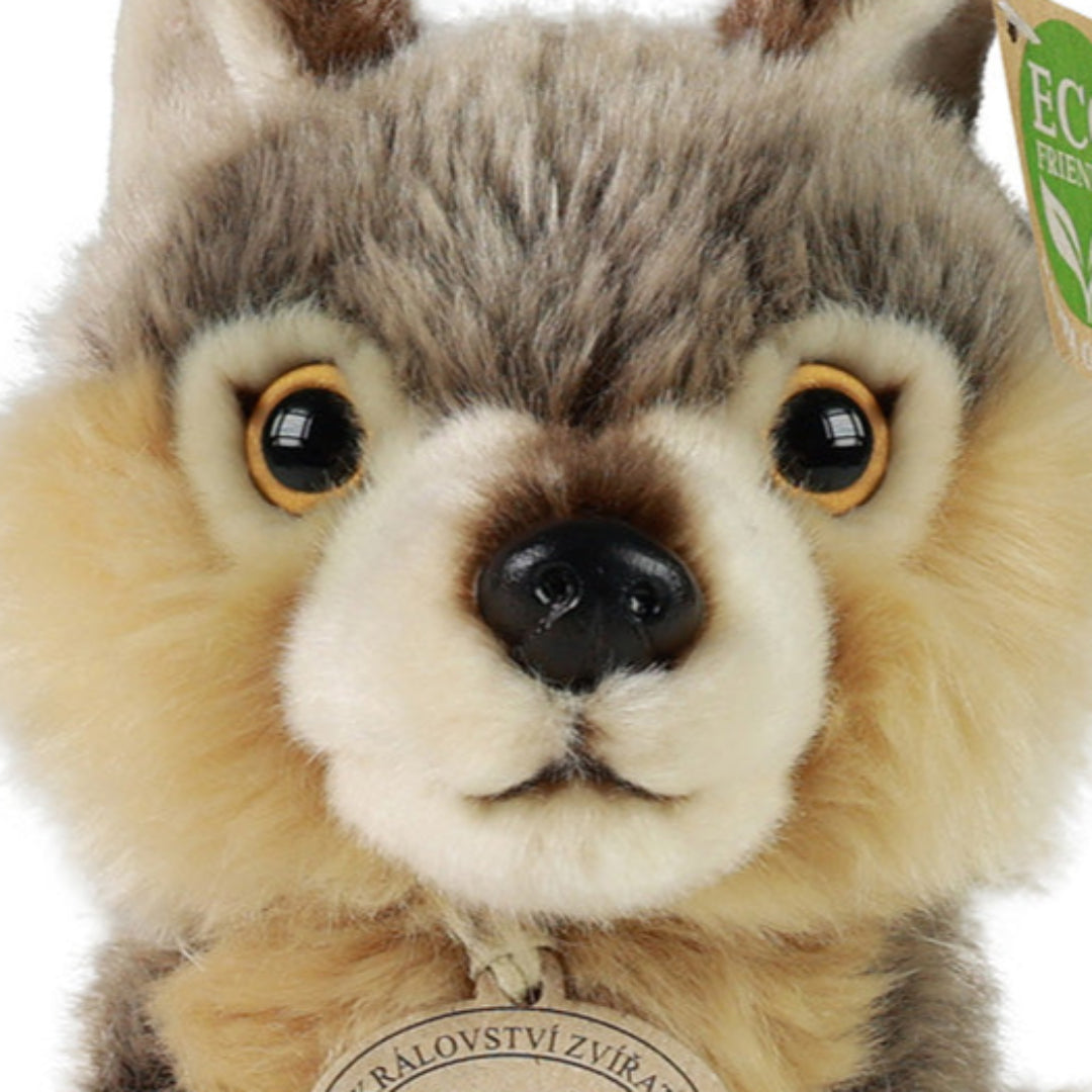 Detailopname van het gezicht van de Rappa pluchen wolf knuffel.