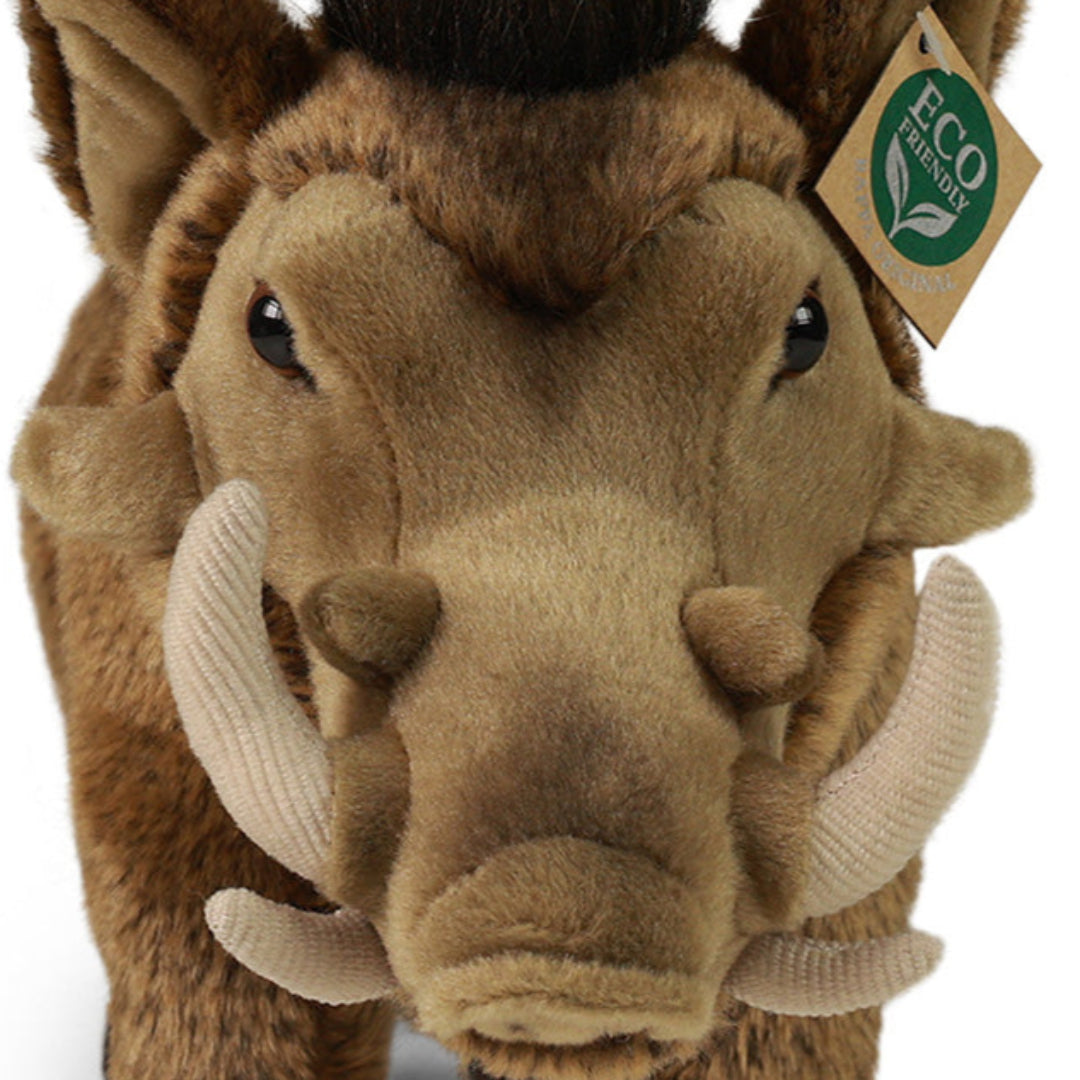 Detailopname van het gezicht van het rappa pluchen knuffelwrattenzwijn, met een 'Eco Friendly' label.