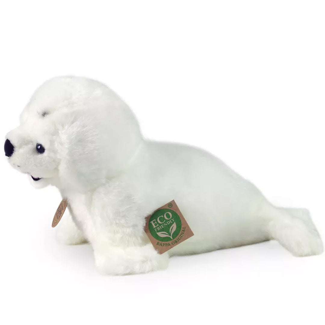 Rappa pluchen zeehond in het wit, van de rechterzijkant gefotografeerd met twee labels.