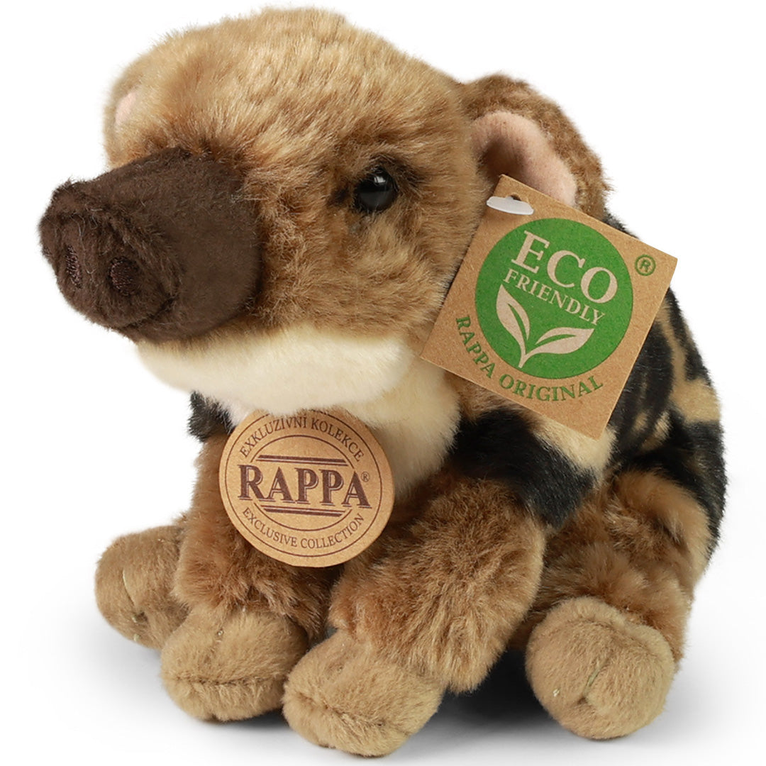 Rappa pluchen baby wild zwijn knuffel met productlabels, schuin van voren gefotografeerd.