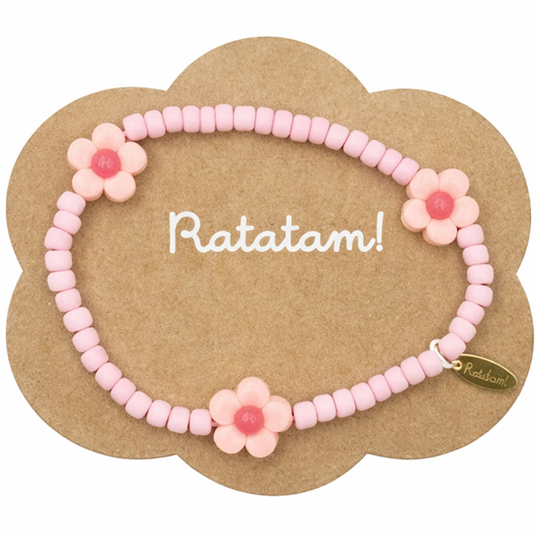 Ratatam roze kralenarmband met bloemen op een wolkvormige kartonnen verpakking.