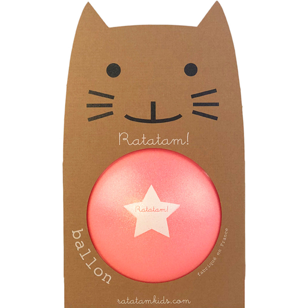 Verpakking van de ratatam speelbal in de vorm van een kattenhoofd met de roze bal zichtbaar.