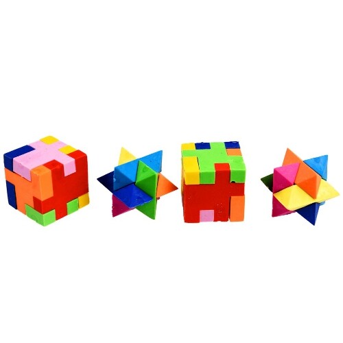 Vier veelkleurige Rex London 3D puzzel gummen, twee kubusvormig en twee stervormig, naast elkaar op een rij.
