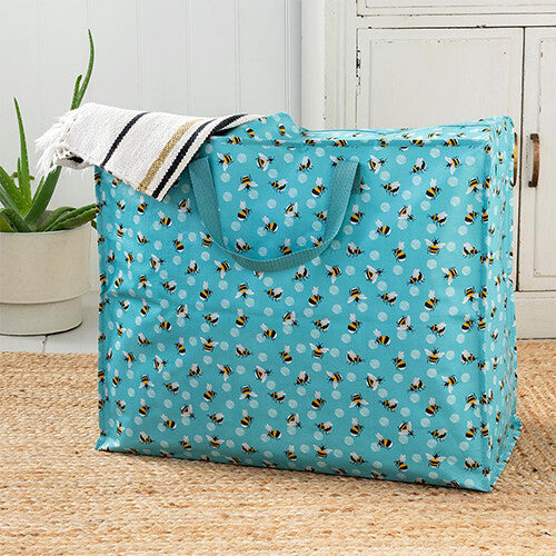 Rex London jumbo opbergtas met bijenpatroon op een mat, met een handdoek erin.