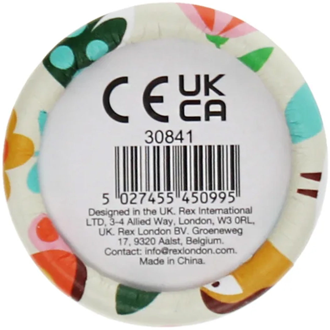 Onderkant van de koker met productinformatie, CE-markering en een barcode.