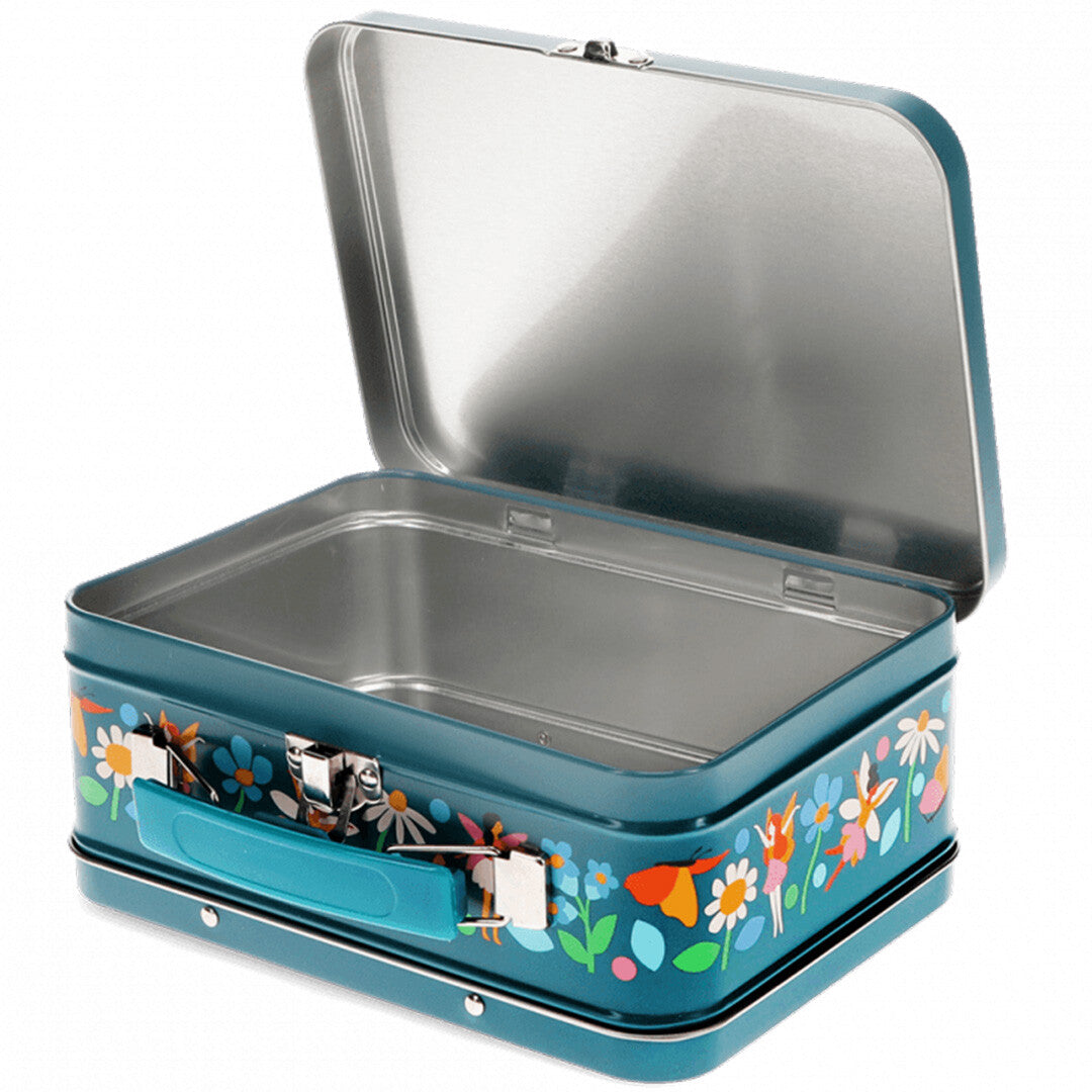 Open Rex London blauw metalen kinderkoffertje met feeën- en bloemenpatroon, met zicht op de lege zilverkleurige binnenkant.