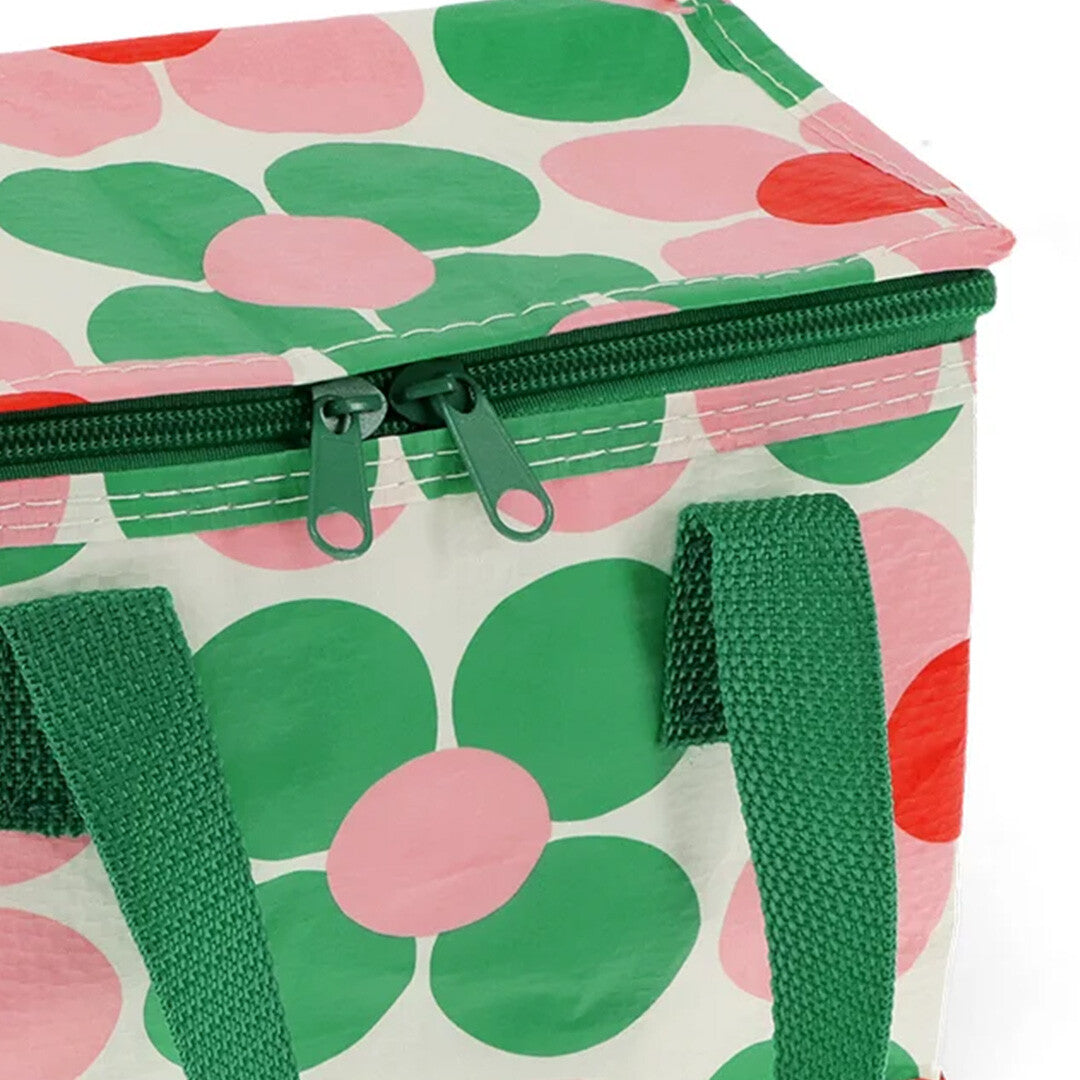 Detail van de Rex London kinder lunchtas met groene rits, handvatten en roze en groene bloemenpatroon.