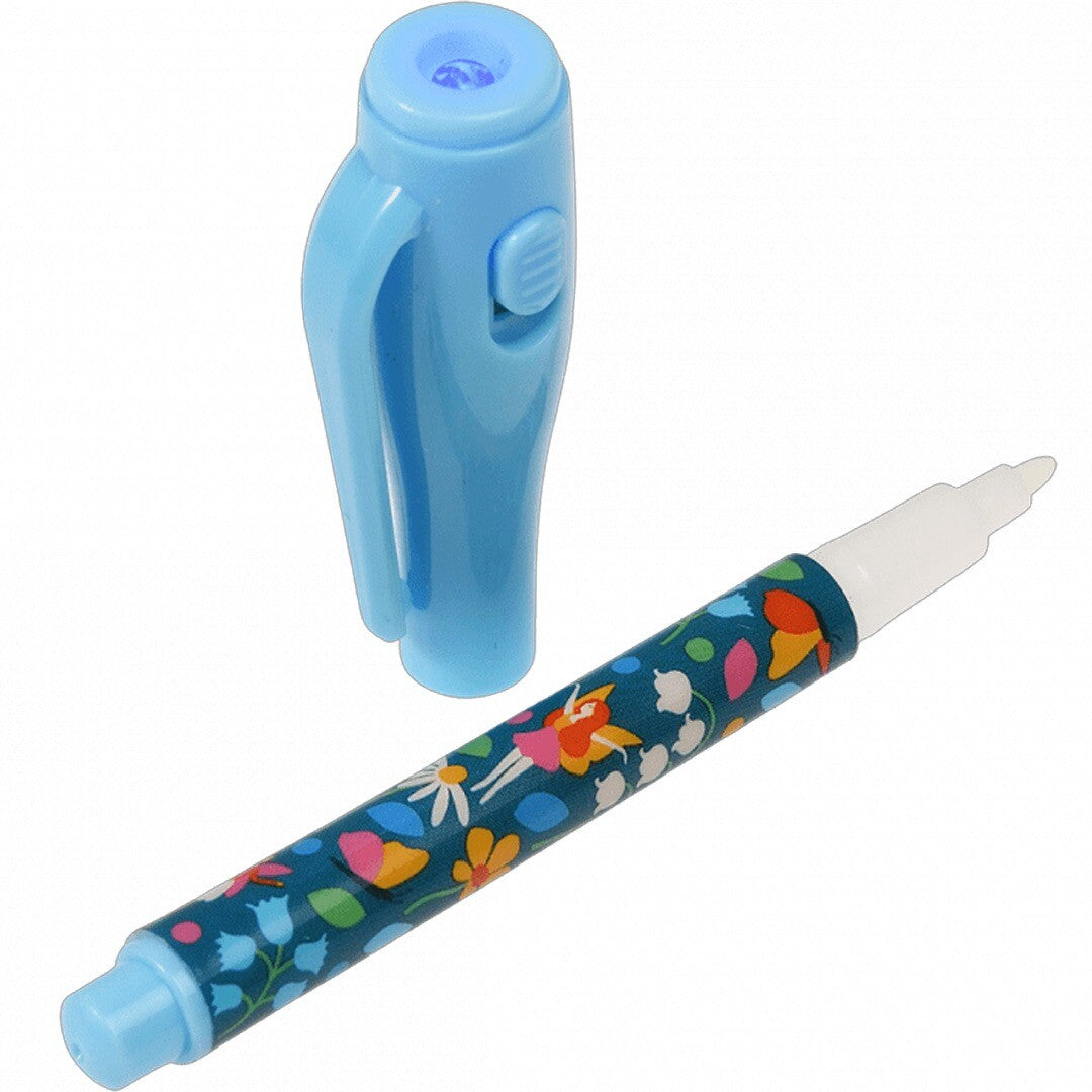 Rex London magische pen met feeën en bloemenpatroon, met de blauwe dop eraf en het lichtje aan.