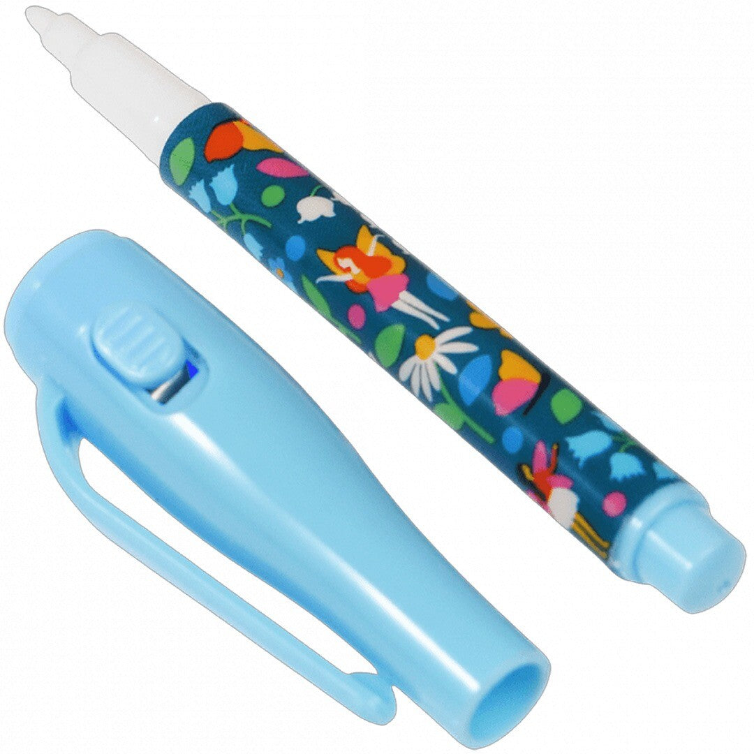Detail van de Rex London magische pen met feeën en bloemenpatroon en de witte schrijfpunt.