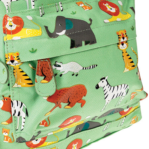 Detail van de Rex London mini rugzak met een close-up van de dierenparkprint met olifanten, tijgers en zebra's.
