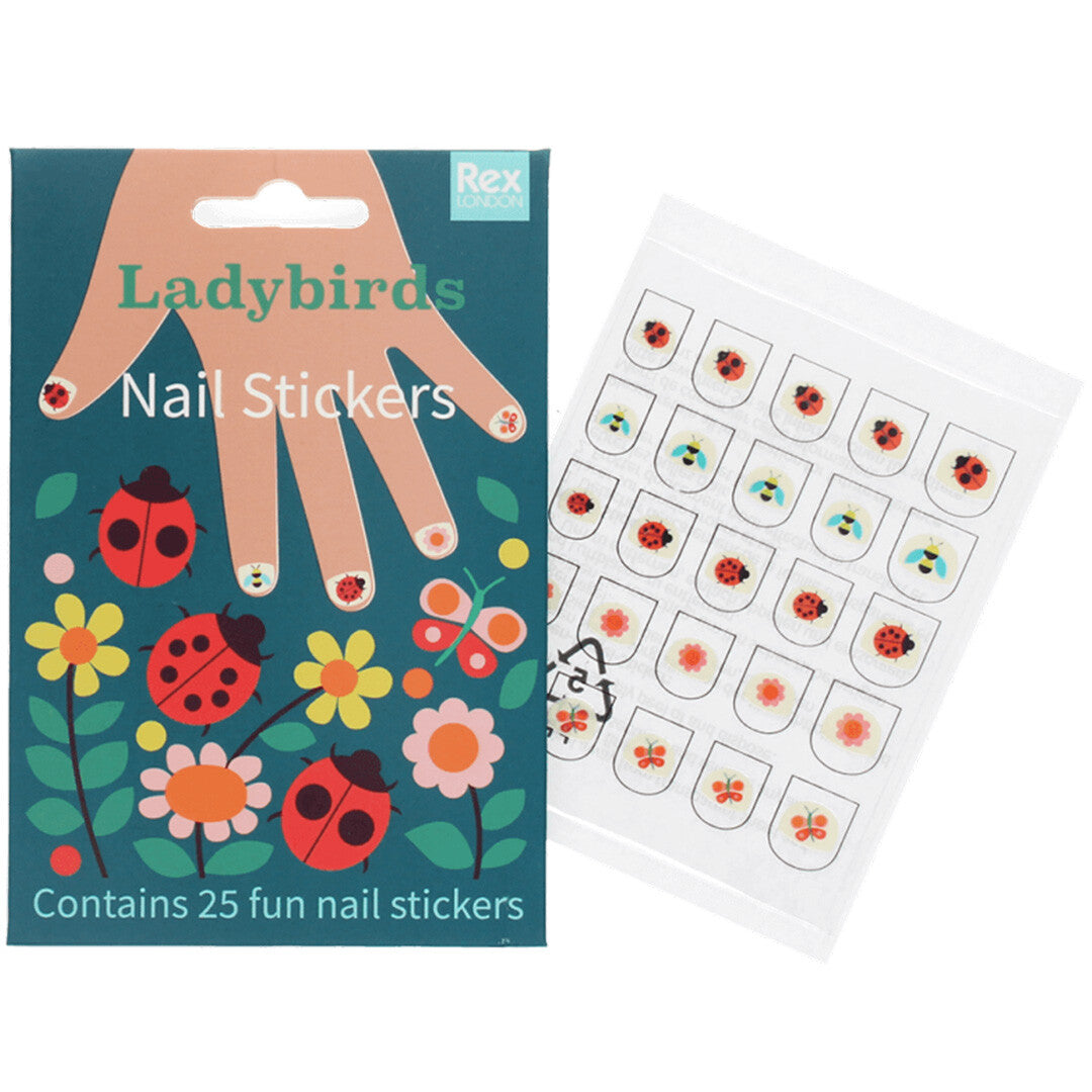 Rex London nagelstickers lieveheersbeestje, de verpakking naast een vel met diverse lieveheersbeestje-, bijen- en bloemstickers.